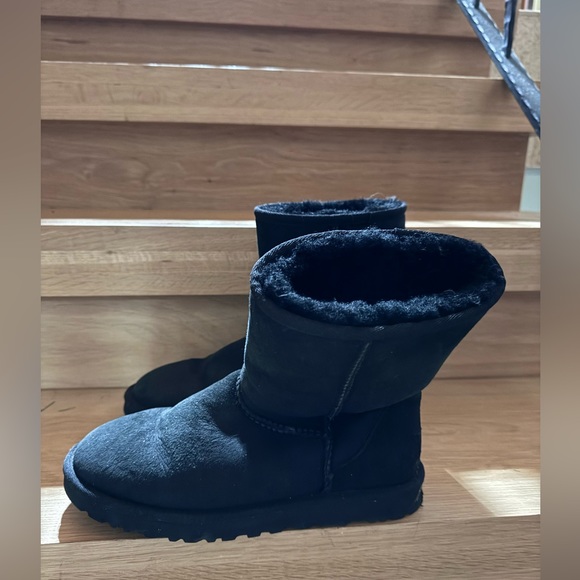 UGG Australia Women's Classic Short Boots 🥾 Black | Size 8 - Picture 3 of 6